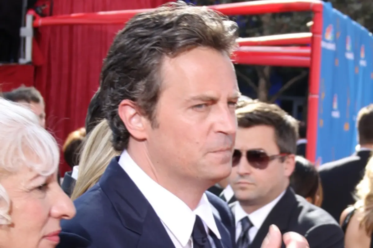 l'attore Matthew Perry durante i premi emmy 2010