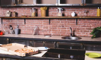 una Cucina in muratura con mattoni rossi