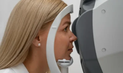 donna fa visita medica alla cornea