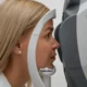 donna fa visita medica alla cornea