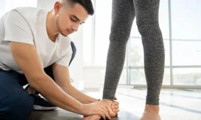 fisioterapista cura alluce valgo di donna