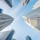 grattacieli di banche verso il cielo