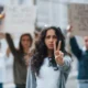ragazza israeliana durante sciopero generale