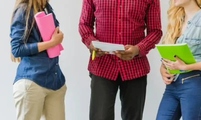 studenti di un liceo preparando un esame