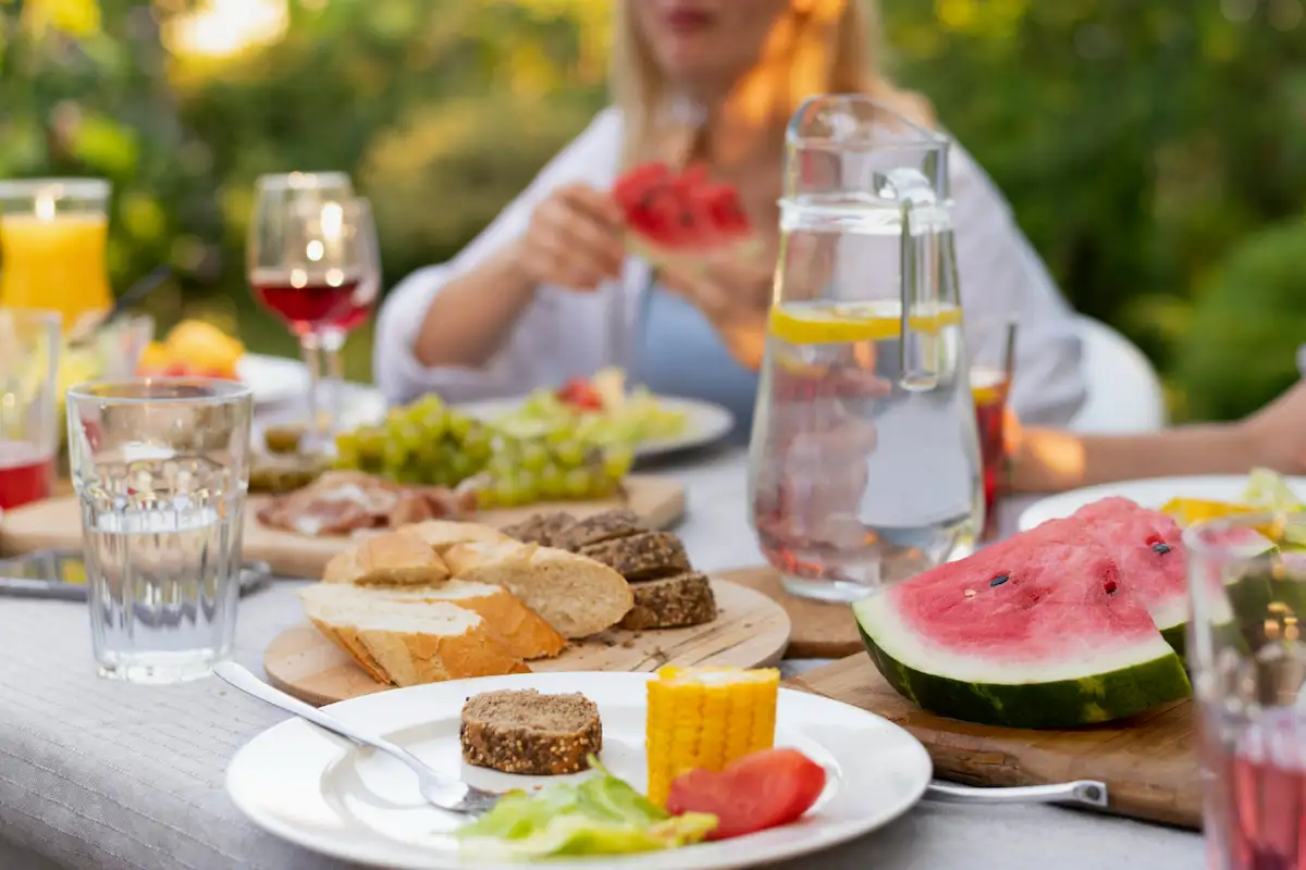 tavaloa estiva con menu di ferragosto