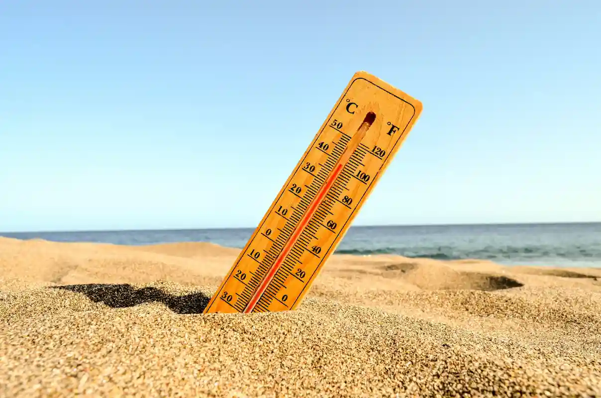 termometro conficcato nella spiaggia