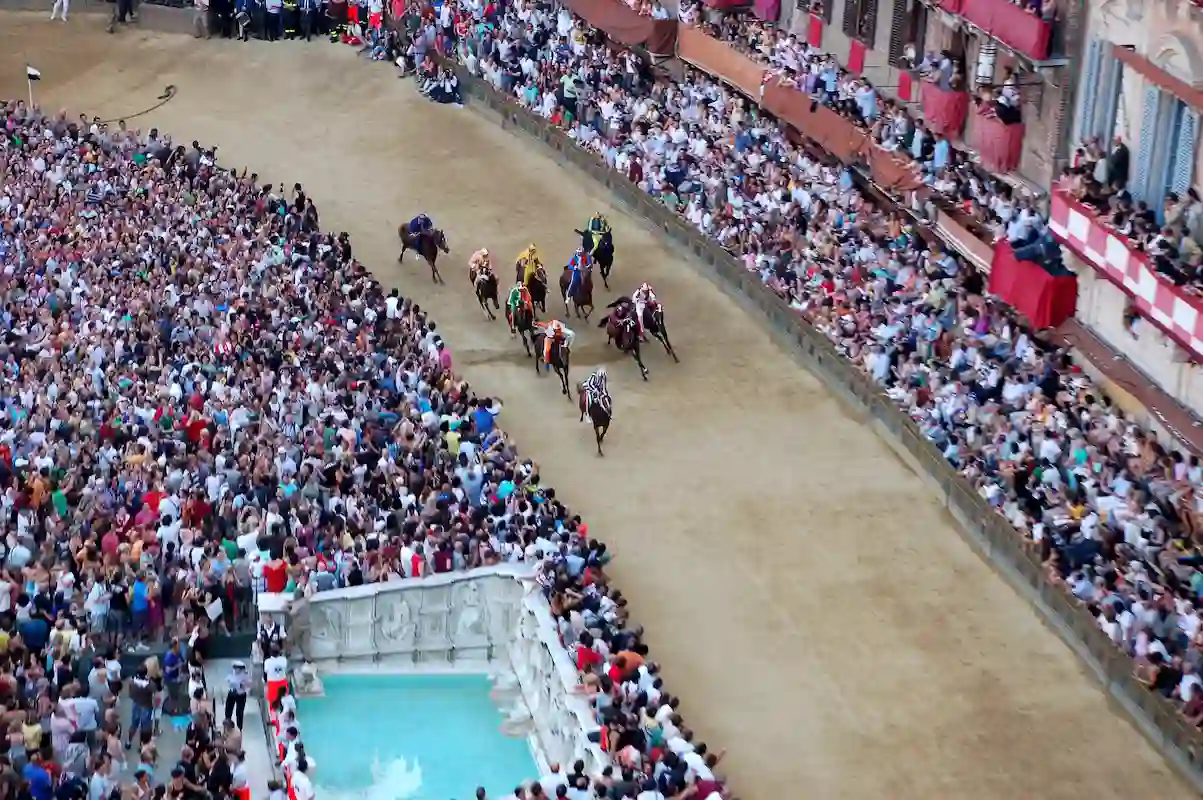 un momento del Palio di Siena del 2008