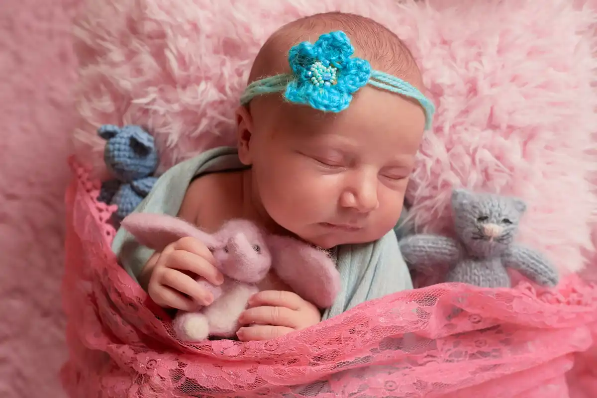 una bimba appena nata dorme