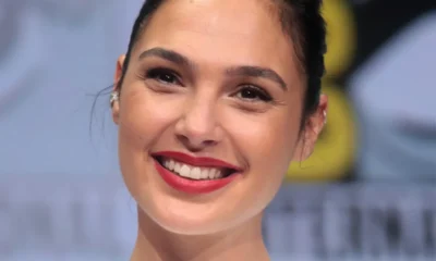 una foto di Gal Gadot sorridente