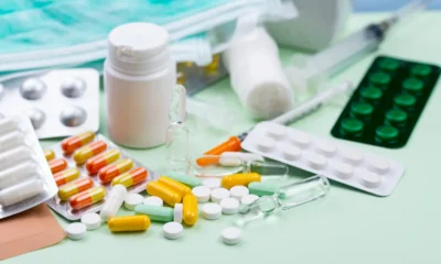 varie medicine contro il diabete su tavola