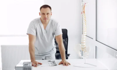un medico specialista in midollo spinale