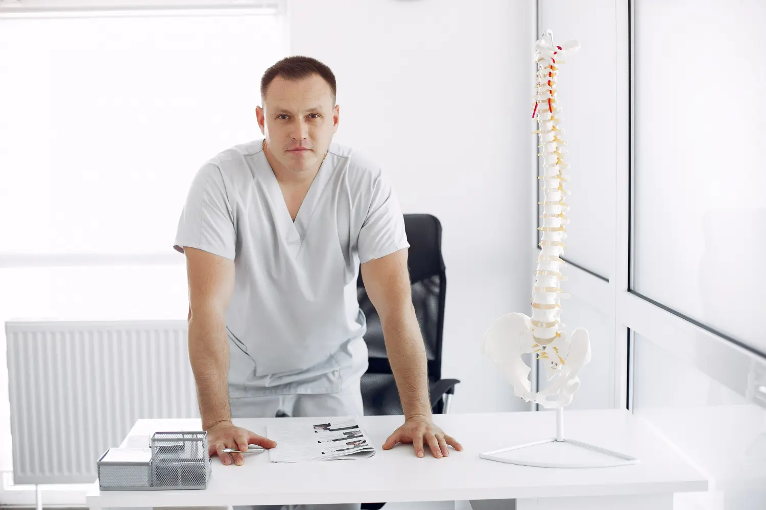 un medico specialista in midollo spinale
