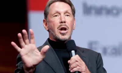 una foto di Larry Ellison in un meeting di Oracle