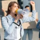 vari protestano in strada contro macron
