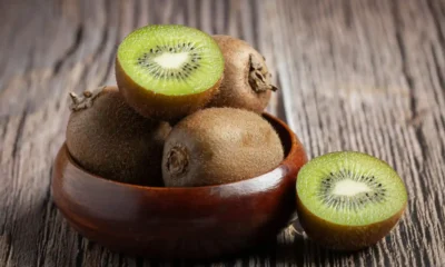 vasetto con vari kiwi