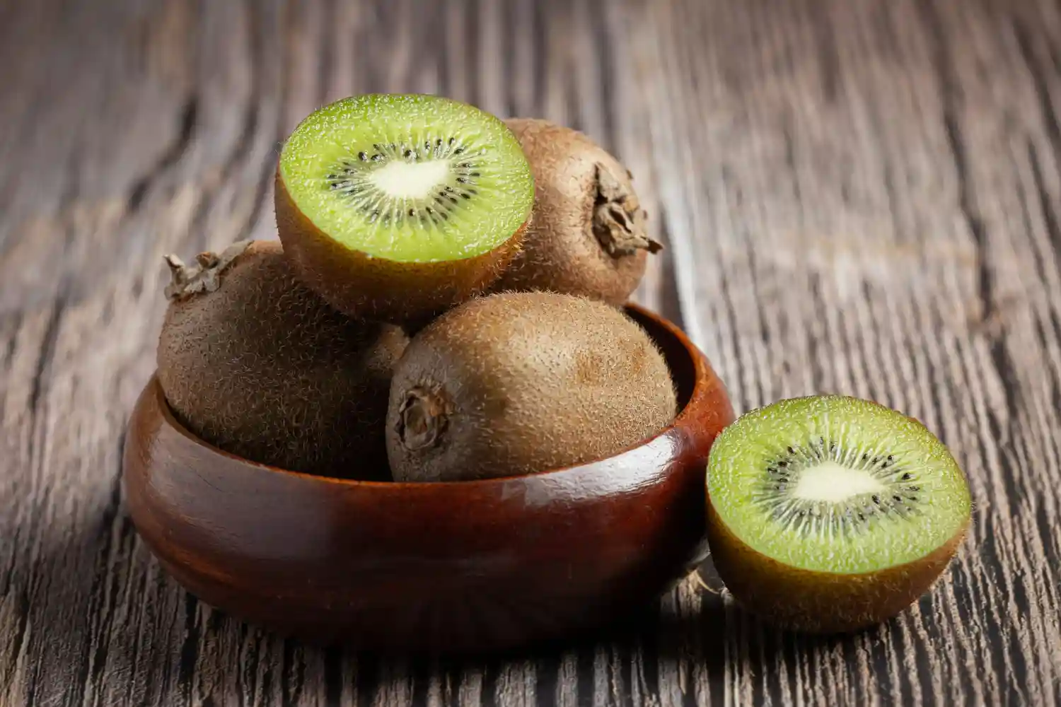 vasetto con vari kiwi