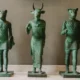 Fotografía de antiguas estatuas de bronce para ilustrar dove sono i bronzi di riace