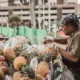 Imagen de un mercado callejero en Colombia para ilustrar che lingua si parla in colombia