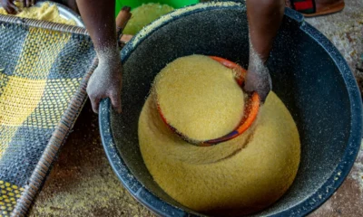 Olla de polenta de maíz para ilustrar el artículo "1 kg di polenta per quante persone" sobre dosis, agua y proporciones.