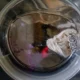 Foto de una dirty washing machine para ilustrar perché lavatrice puzza en un contexto de limpieza y malos olores domésticos.