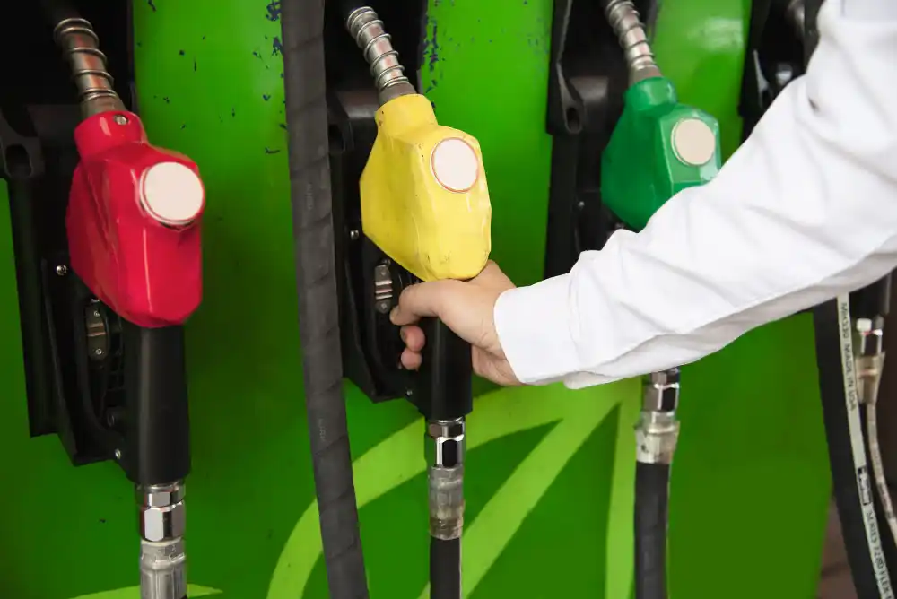 facendo benzina