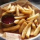 Foto de golden french fries para ilustrar el artículo sobre chi ha inventato le patatine fritte y la disputa entre Bélgica, Francia y Estados Unidos.