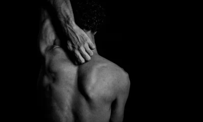 Imagen de male torso anatomy para ilustrar el artículo perche gli uomini hanno i capezzoli