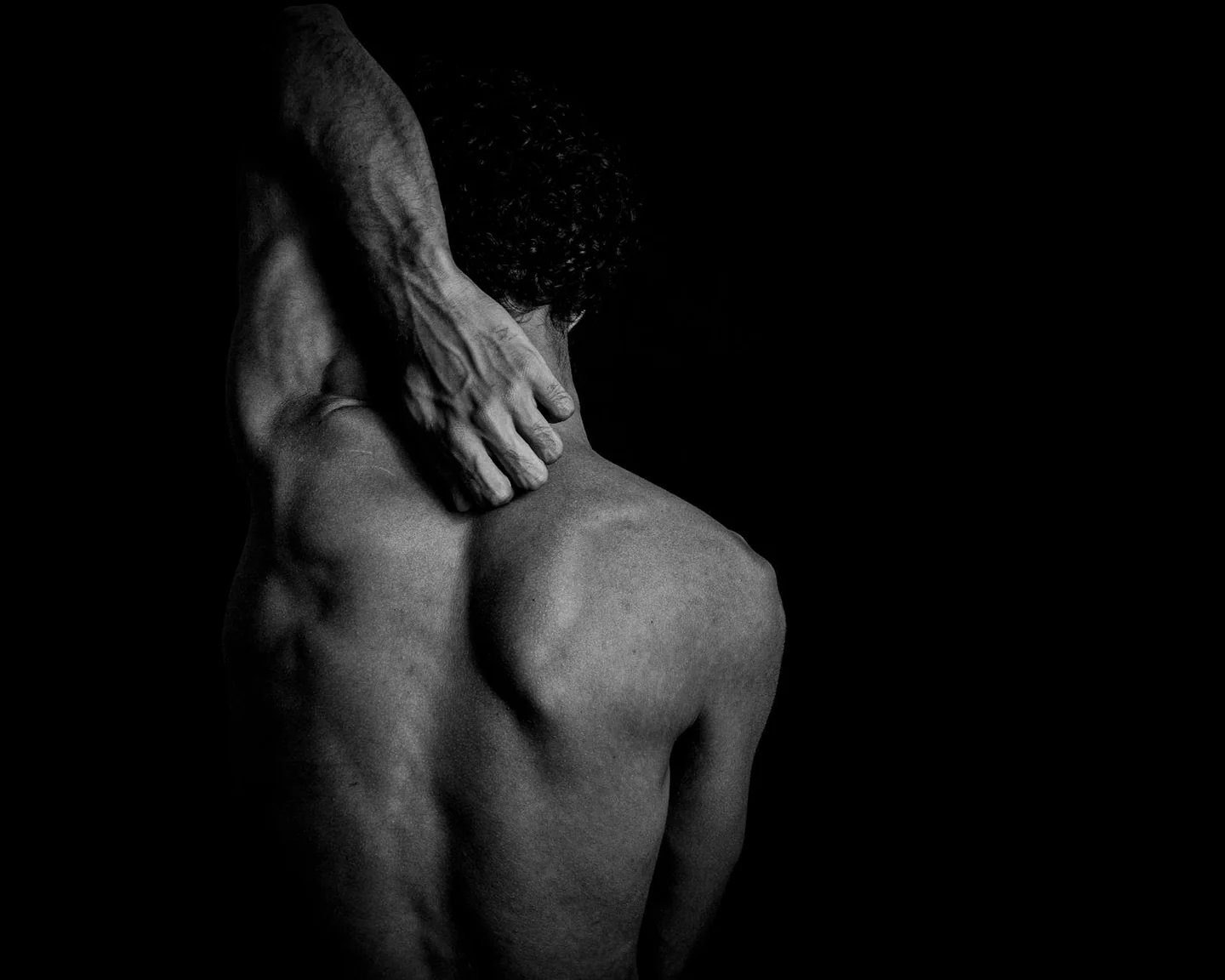 Imagen de male torso anatomy para ilustrar el artículo perche gli uomini hanno i capezzoli