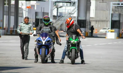 Control policial de motocicleta en carretera sobre el tema con la patente b posso guidare un 125.