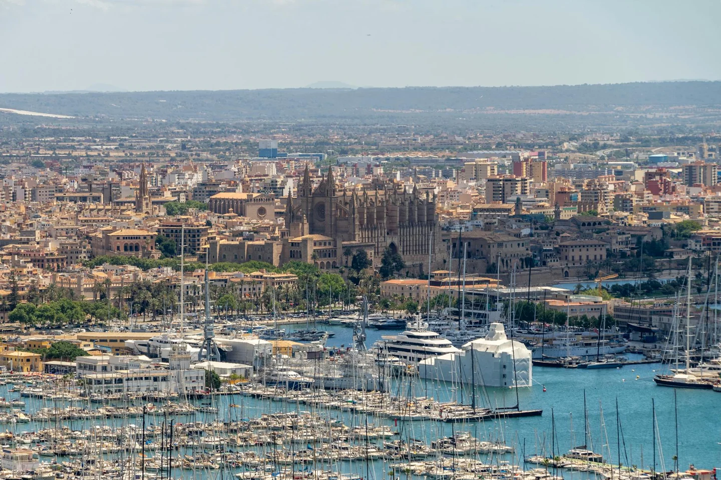 Vista general de Palma de Mallorca para ilustrar dove si trova palma di maiorca en el Mediterráneo y entender su posición urbana y costera.