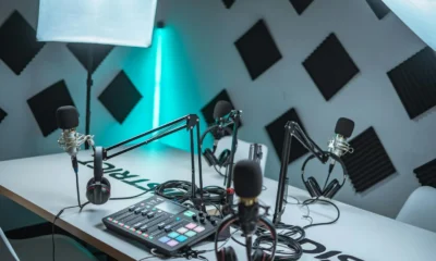 Estudio de grabación para ilustrar quanto costa un audiolibro fatto da professionisti en un artículo sobre precios y producción profesional