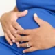 Foto de una mujer embarazada con barriga visible, ideal para ilustrar quando si entra nel 7 mese de gravidanza y los cambios del cuerpo en esta etapa