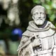 Estatua de San Francisco relacionada con chi è il patrono d'italia en un contexto religioso e histórico
