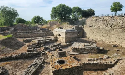Imagen del sitio arqueológico de Troia para ilustrar dove si trova la città di troya en un artículo sobre su ubicación e historia