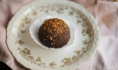 Foto de truffle on plate para ilustrar el artículo sobre quale tartufo costa bianco o nero.