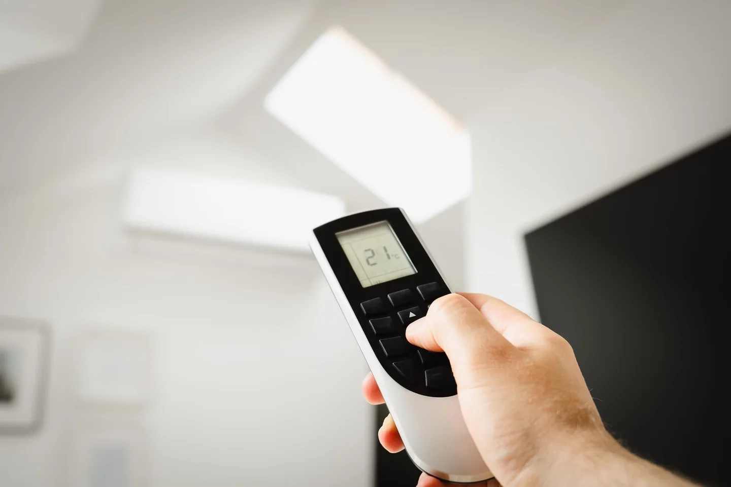 che temperatura impostare sul condizionatore en un contexto de termostato de aire acondicionado en casa