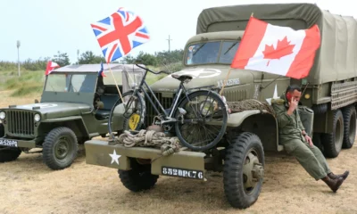 Soldados aliados avanzando por Italia en una escena relacionada con chi ha liberato l'italia dalla seconda guerra mondiale.