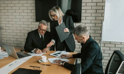 Imagen de un business executive office para ilustrar chi è il ceo di un'azienda en un artículo sobre liderazgo empresarial.