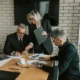 Imagen de un business executive office para ilustrar chi è il ceo di un'azienda en un artículo sobre liderazgo empresarial.