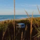 Camper estacionado cerca de la costa para ilustrar dove parcheggiare il camper vicino al mare
