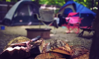 Imagen de una tienda de campaña en un camping para ilustrar quanto costa una vacanza in campeggio.