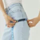 Infografía de talla y cinta métrica para explicar "92 cm a che taglia corrisponde" en una guía de compra de ropa.