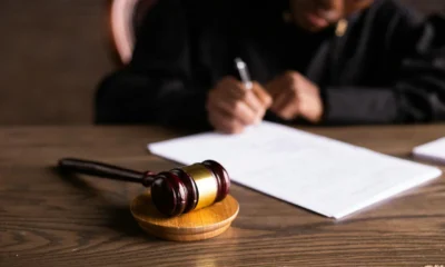Documentos de tribunal sobre chi era la moglie del giudice foti en un contexto de investigación judicial