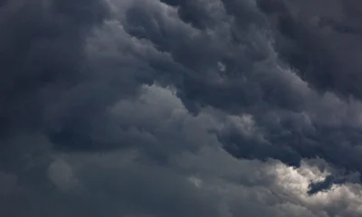 Nubes oscuras de tormenta para ilustrar el artículo "perché i temporali estivi arrivano all’improvviso" y la idea de que el cielo se carga antes de un temporal estival.