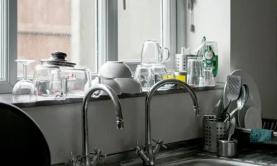 Foto de dirty glassware sink para ilustrar perche i bicchieri si opacizzano in lavastoviglie
