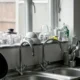 Foto de dirty glassware sink para ilustrar perche i bicchieri si opacizzano in lavastoviglie