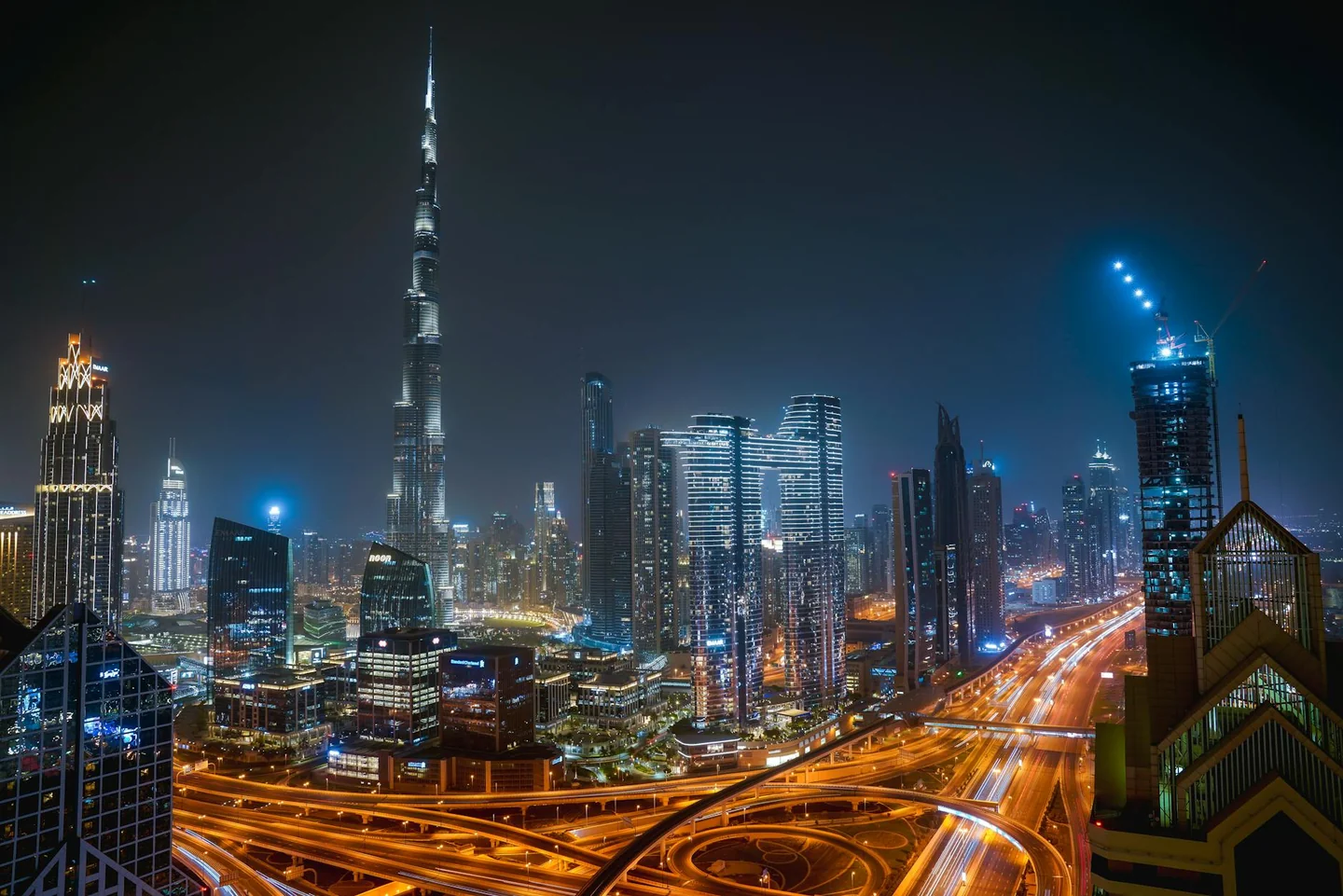 Vista aérea del skyline de Dubai para ilustrar el artículo sobre quali sono i 7 emirati arabi y la diferencia entre los emirat​os