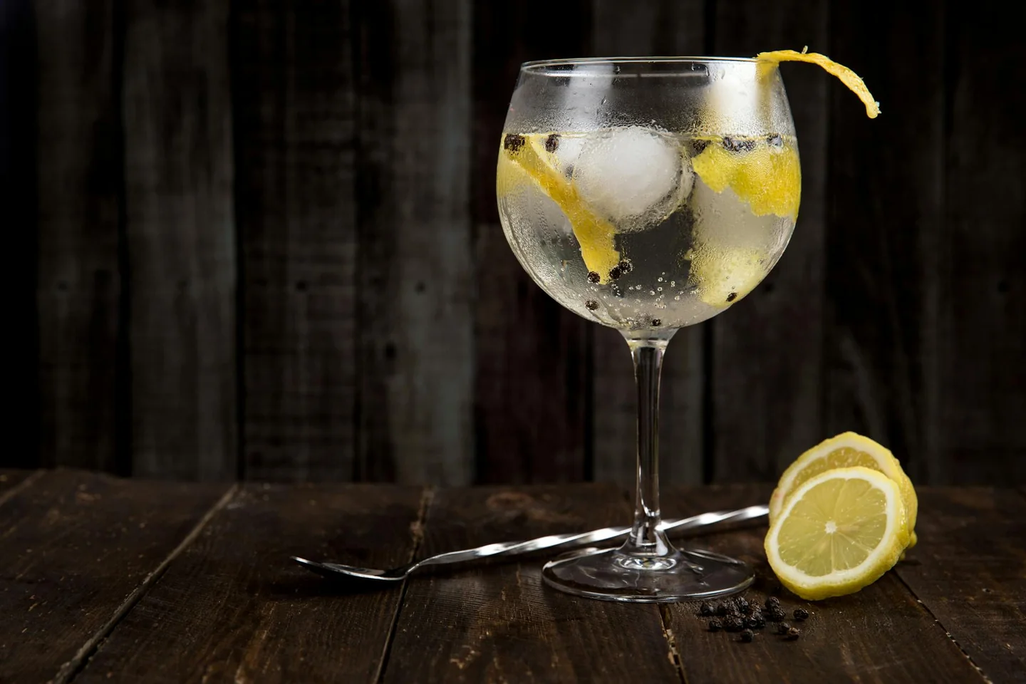 Vaso de gin tonic relacionado con quante calorie ha un gin tonic