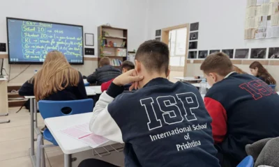 Aula de instituto relacionada con cosa si studia a scienze umane, para ilustrar el artículo sobre materias y recorrido del liceo