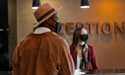 Recepción de hotel relacionada con si può annullare una prenotazione in hotel